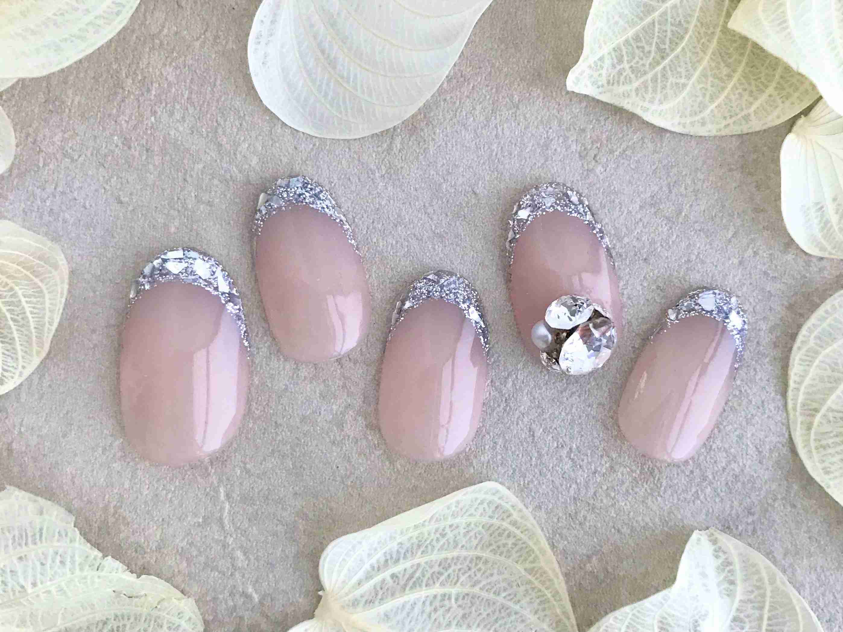 ドレスに合わせたネイルをご提案！