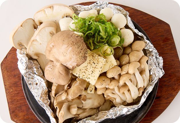 5種のきのこのホイル焼き　
